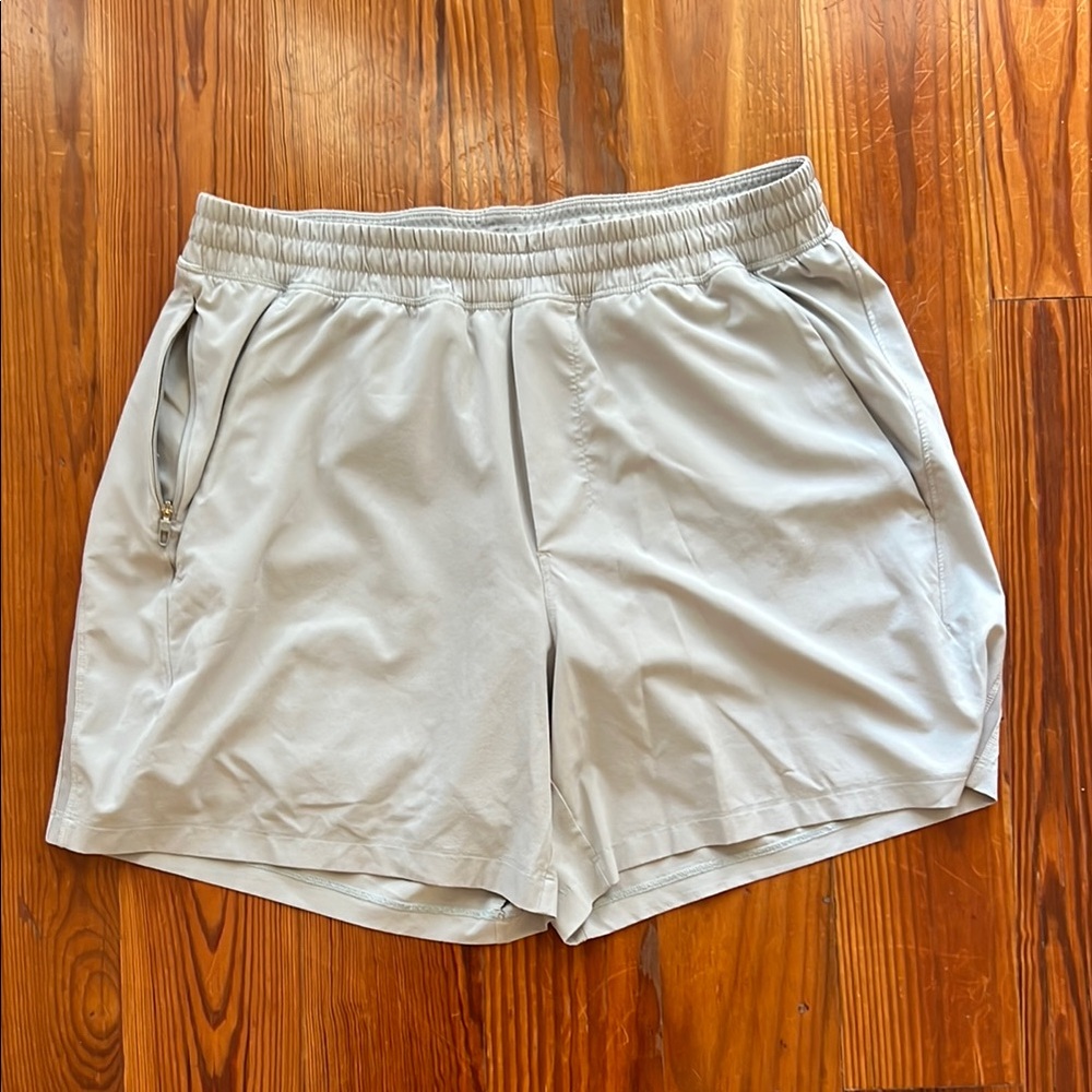 Lululemon pace breaker shorts size large liner grey 5 inch inseam
